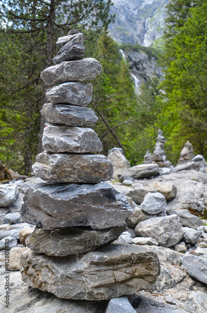 Ausbalancierte Steinfigur