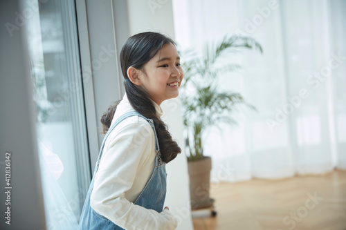 A girl in the house Free Download A girl in the house - GFXLoad