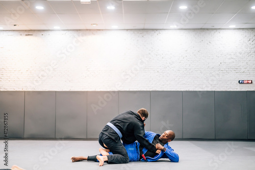 Bilde på lerret Two Jiu-Jitsu practitioners fighting on the mat in training