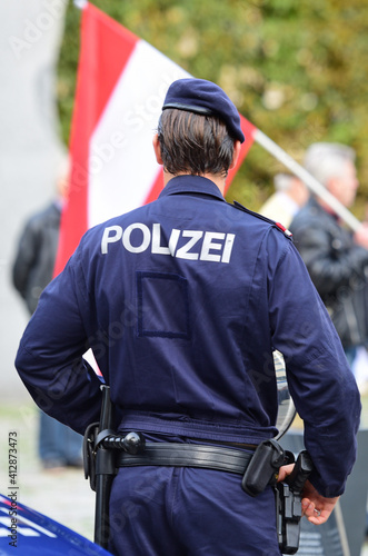 Polizei-Einsatz und Polizei Kontrolle in Wien - Lockdown Shutdown (Österreich) - Police operations and police control in Vienna - Lockdown Shutdown (Austria) photo