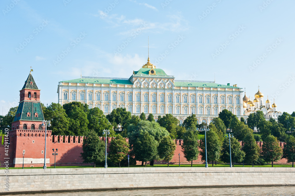 Obraz premium The Grand Kremlin Palace. Sunny summer morning. Moscow. Russia