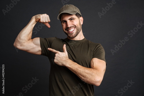 Canvastavla Strong healthy military man showing biceps isolated