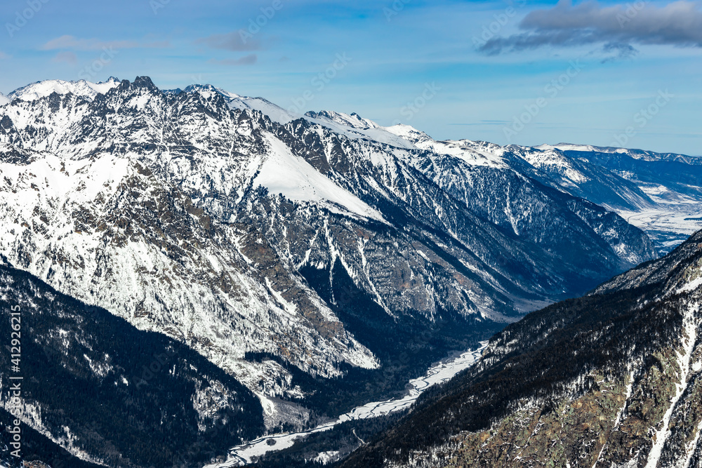 Obraz premium Beautiful rocky mountains in winter. Gorge with a mountain river.