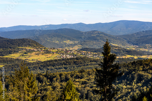 Fotografie Panoramic view of eastern Beskidy mountains from Gron Jana Pawla II - John Paul