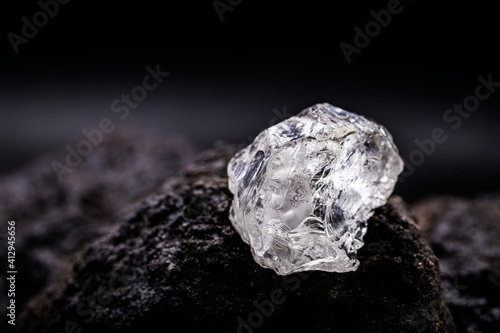 Petalite, petalite or castorite is an important mineral for obtaining lithium, battery industry, lithium source