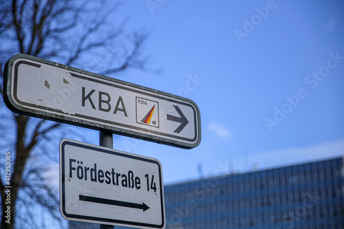 Schild zum Kraftfahrt-Bundesamt in Flensburg