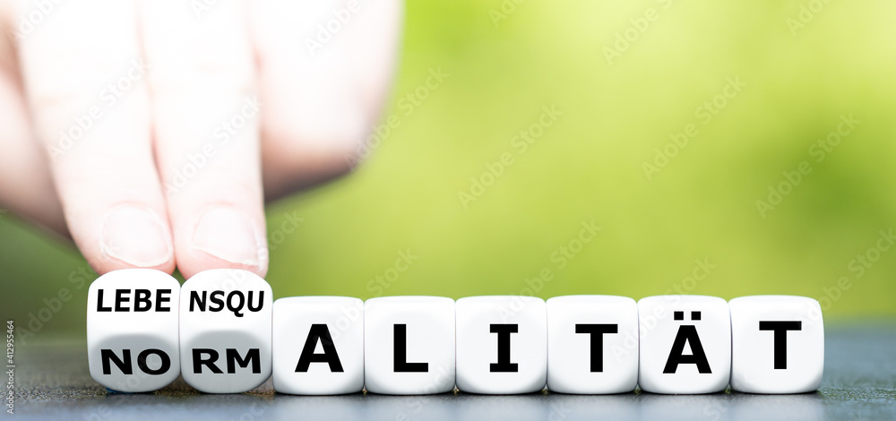 Würfel bilden die Worte