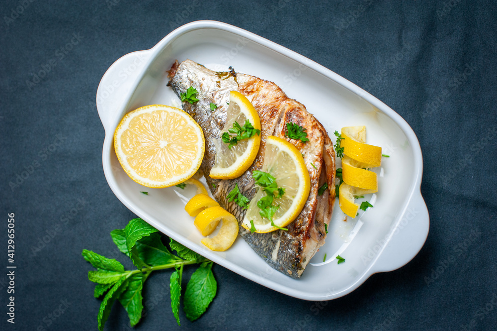 Whole bream with lemon and parsley Whole bream with lemon and parsley