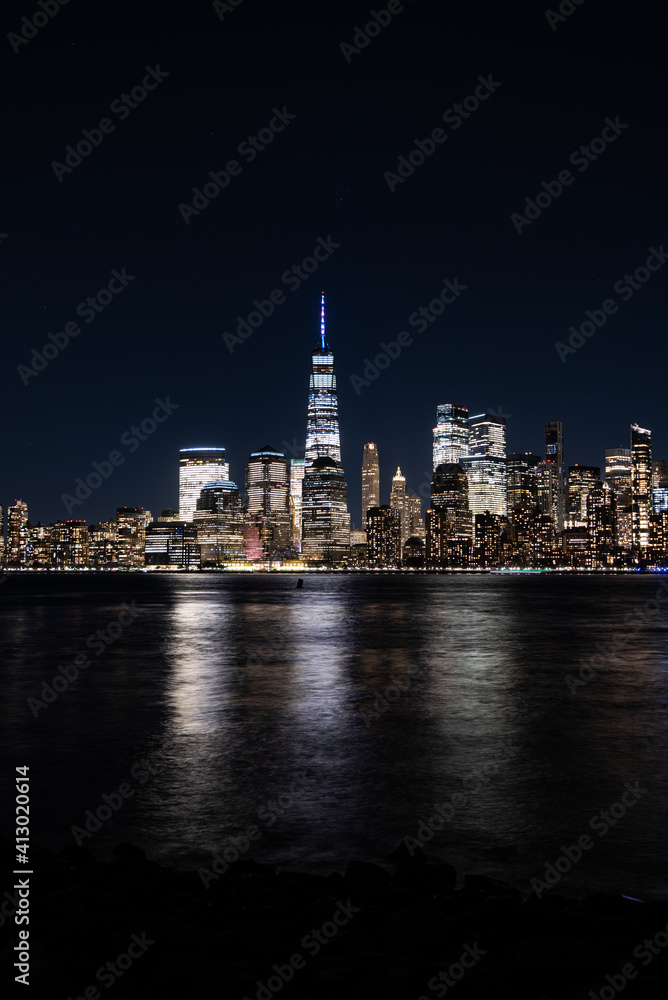 Naklejka premium New York City Skyline at Night with reflection of the skyline in the Hudson river