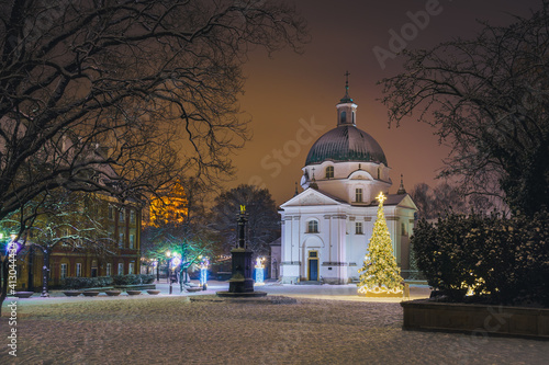 Świątecznie udekorowany rynek Nowego MIasta w Warszawie