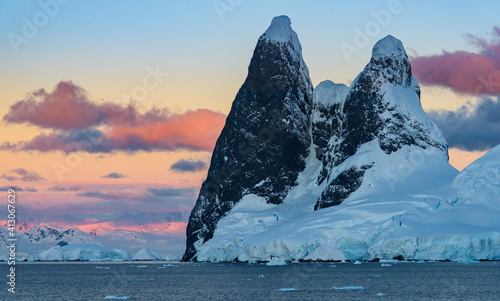 Tableau sur toile Antarctic Peninsula, Antarctica, Lemaire Channel