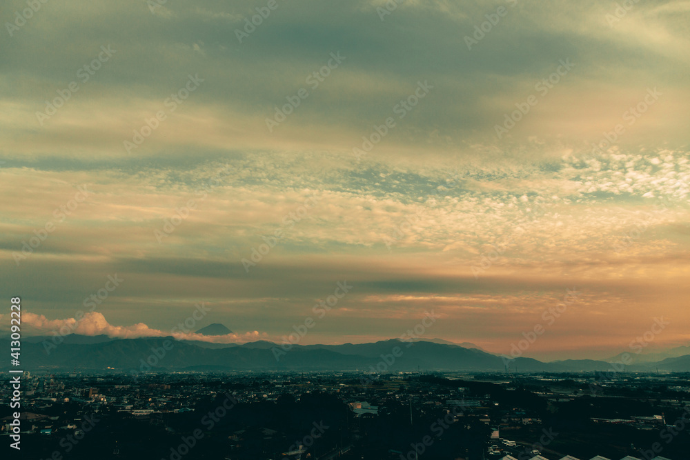 富士山と夕暮れ。山梨県甲府市。