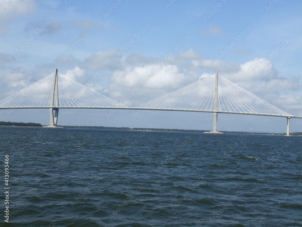 Obraz premium suspension bridge over the ocean