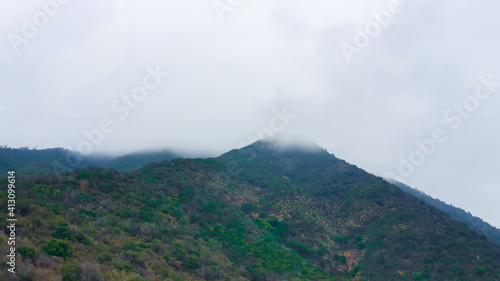 Cerro con Nubes
