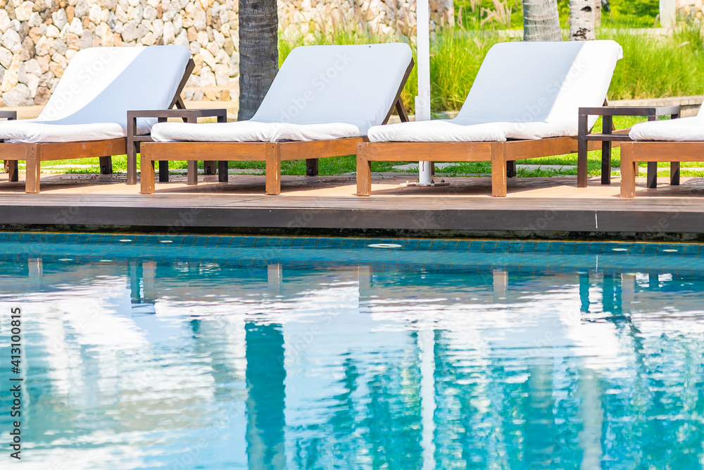 Fototapeta premium Empty deck chair around outdoor swimming pool
