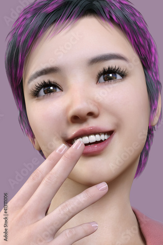 ピンクの差し色が入ったヘアスタイルでショートカットの笑顔の日本人女性が口の前に手を当てている