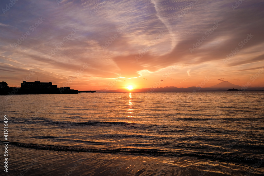 Fototapeta premium 神奈川県逗子海岸の夕焼け
