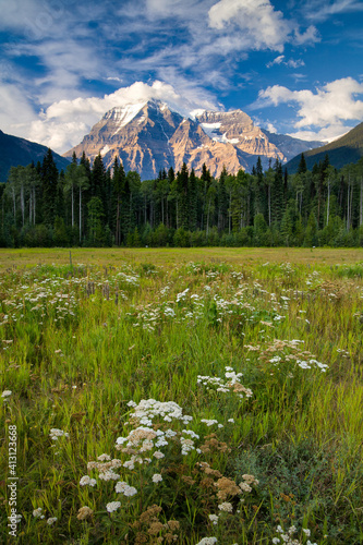 Fotografie Mount Robson, the tallest mountain in the Canadian Rockies, British Columbia, Ca