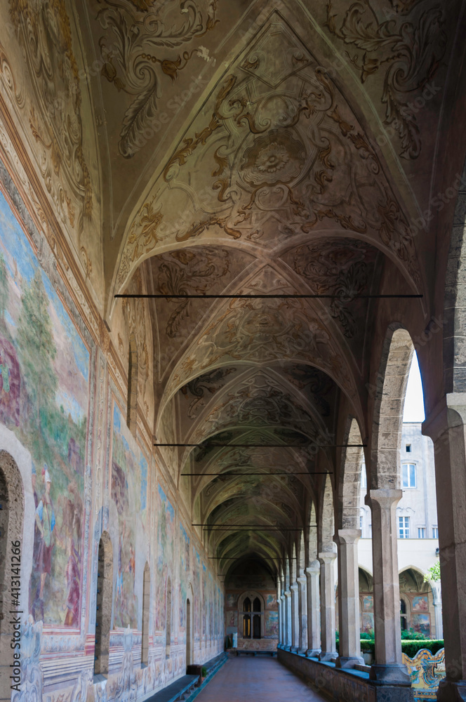 Portico of an old, historical monastery, with beautiful paintings. Säulengang eines alten, historischen Klosters, mit wunderschönen Malereien