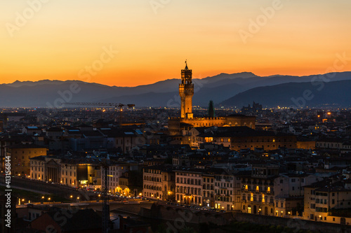Cityscape of Florence at sunset with mountains © Lars Johansson