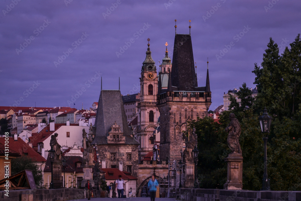 Fototapeta premium Amanece sobre Praga