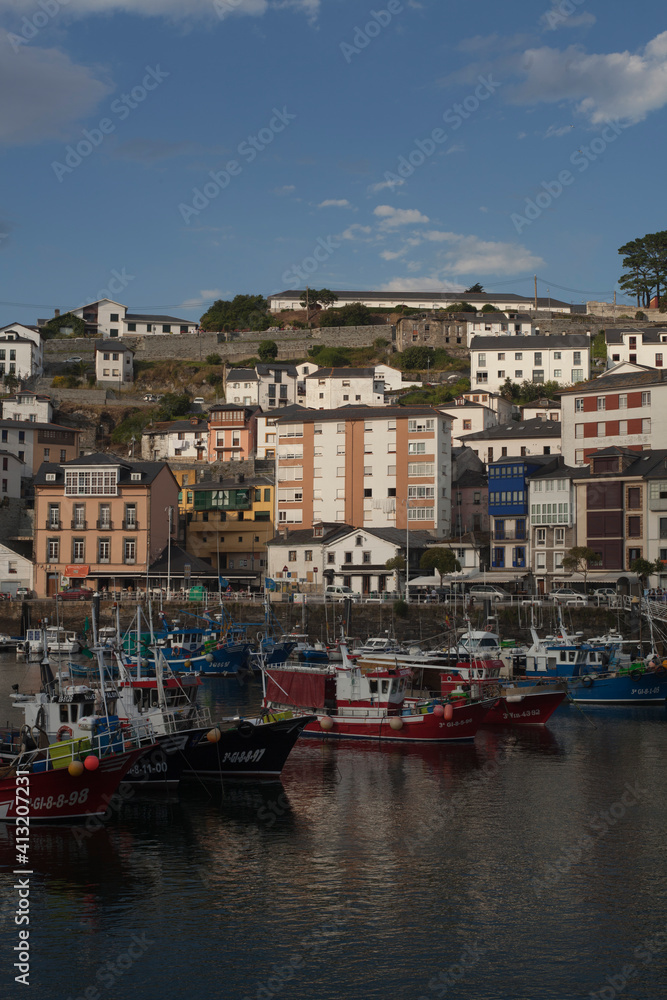 pueblo de Luarca, puerto, Asturias