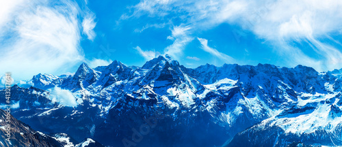 Naturlandschaft der Schweizer Alpen als Bergpanorama © Mr.Stock