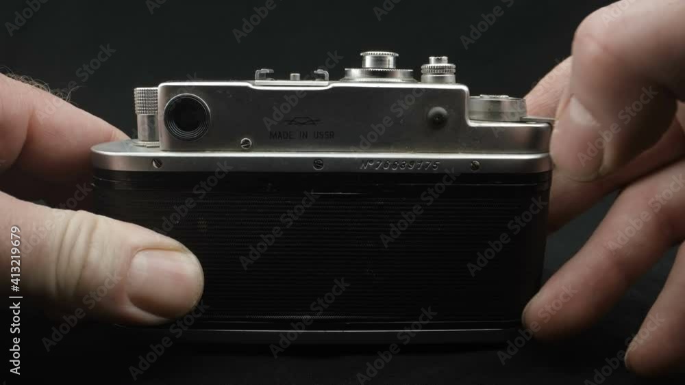 A look on how to take a picture using the vintage camera by clicking