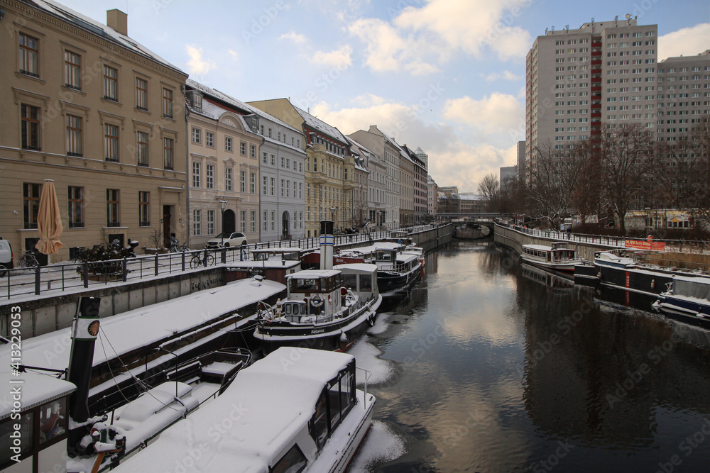 Winter in Berlin; Spreekanal zwischen Märkischem Ufer und Fischerinsel
