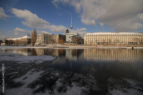Canvas Print Winter in Berlin; Blick über die Spree zum Rolandufer