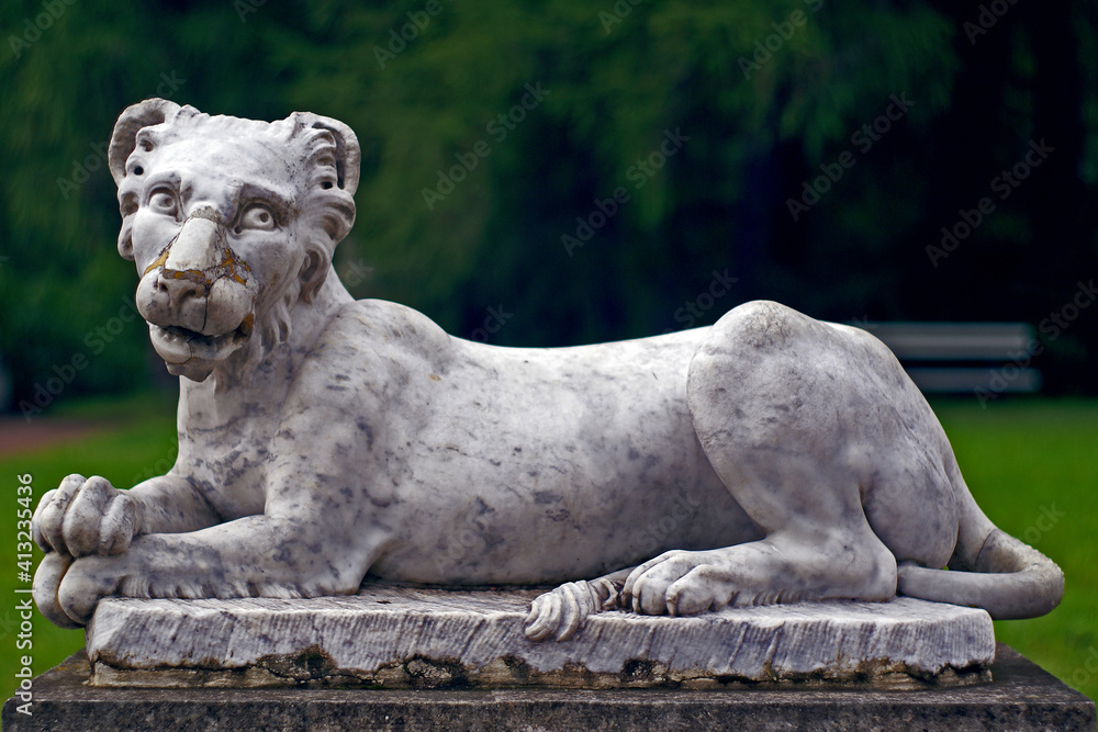 Lion sculpture