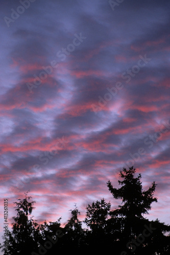 Bewoelkung am Abendhimmel photo