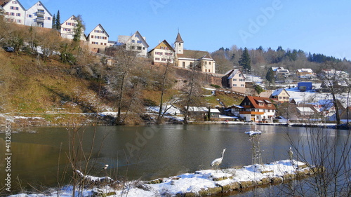 Berneck und im Vordergrund ein See photo