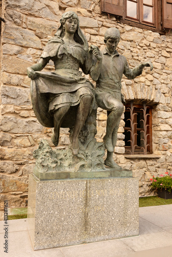 Statue in honor of the centenary of the New Reformation