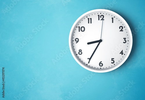 Wallpaper Mural 08:35 or 20:35 wall clock time Torontodigital.ca