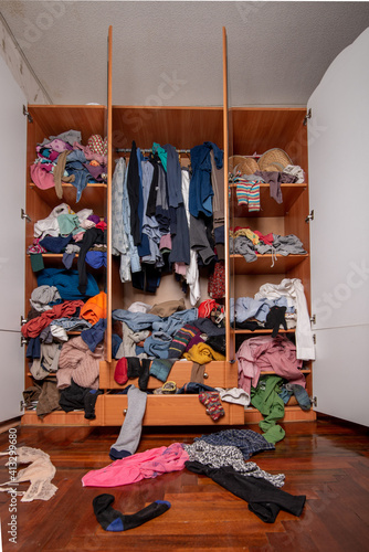 Konstfotografi Wardrobe clutter