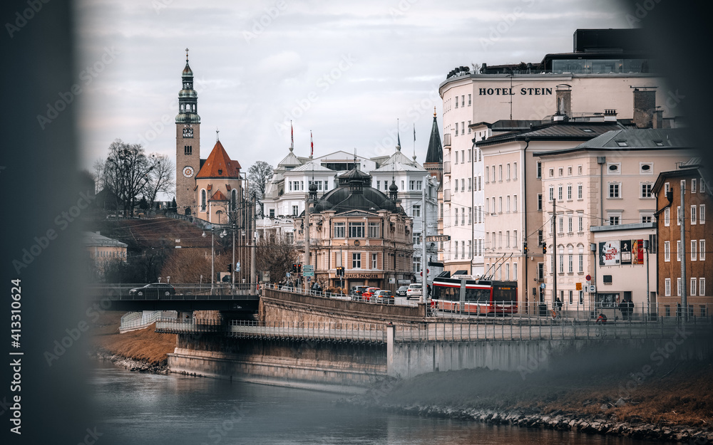 Fototapeta premium Stadt Salzburg - neue Perspektive.