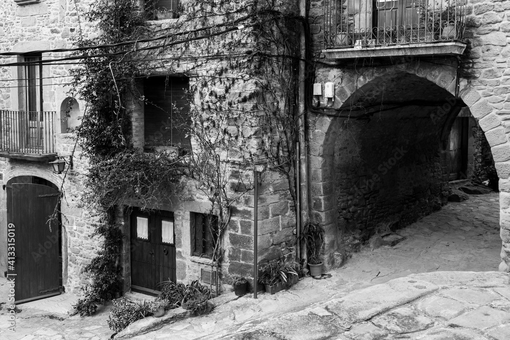Paisajes y rincones del pequeño pueblo de Madremanya, en la comarca del Gironès, en el noreste de Catalunya Paisajes y rincones del pequeño pueblo de Madremanya, en la comarca del Gironès, en el noreste de Catalunya