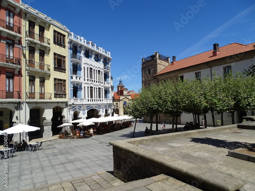 Recorriendo las calles, plazas y rincones de Avilés, en el Principado de Asturias