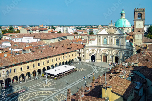 Vigevano and its cathedral