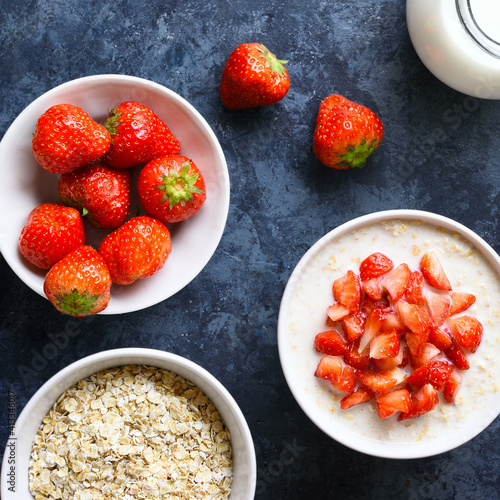 Oats porridge with strawberry