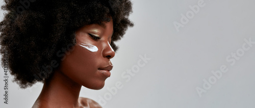Εκτύπωση καμβά Cropped portrait of beautiful young half naked african american woman with afro