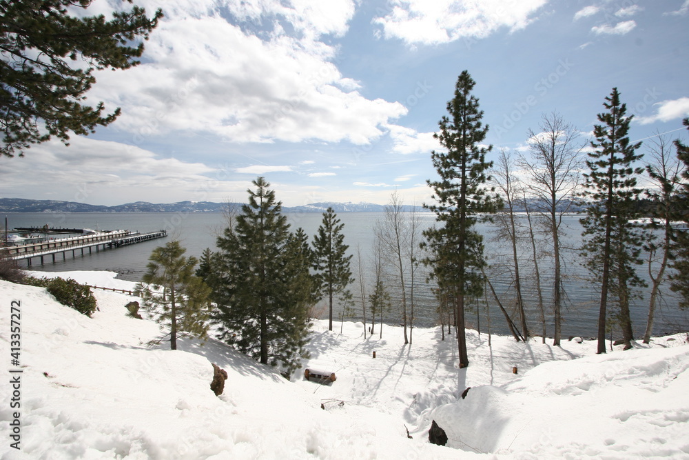 Obraz premium Lake Tahoe In the Winter