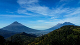 Vista de los Volcanes de Agua, fuego y Acatenango en Guatemala.