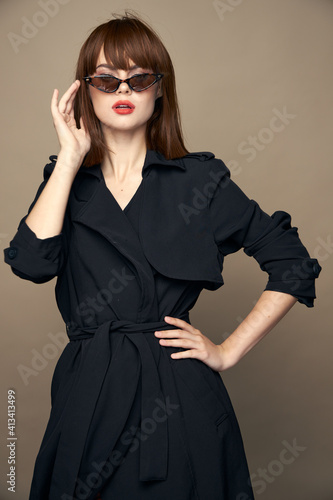 Pretty Woman Red lips fashionable clothes black coat 