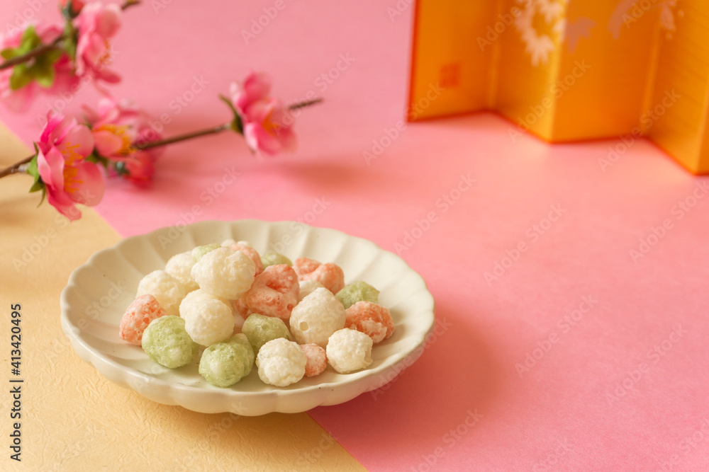 Japanese event, Hinamatsuri. Hina-arare and peach blossoms. 日本のイベント。ひなまつり。ひなあられと桃の花 Japanese event, Hinamatsuri. Hina-arare and peach blossoms. 日本のイベント。ひなまつり。ひなあられと桃の花