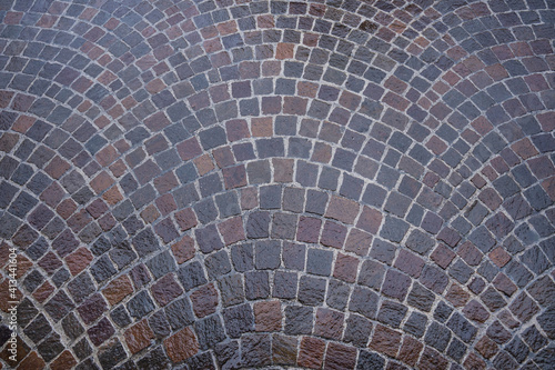 Fototapet wet road pavement in gray porphyry cubes. background