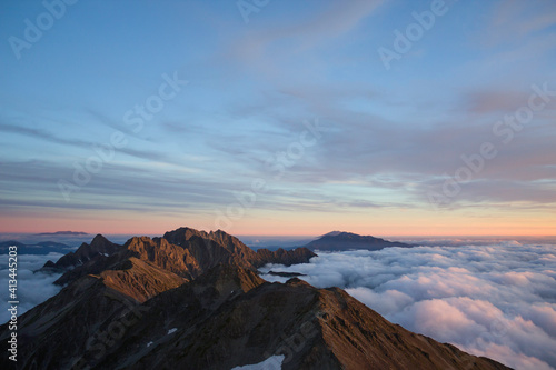 槍ヶ岳から奥穂高岳への稜線 © Hachimitsu
