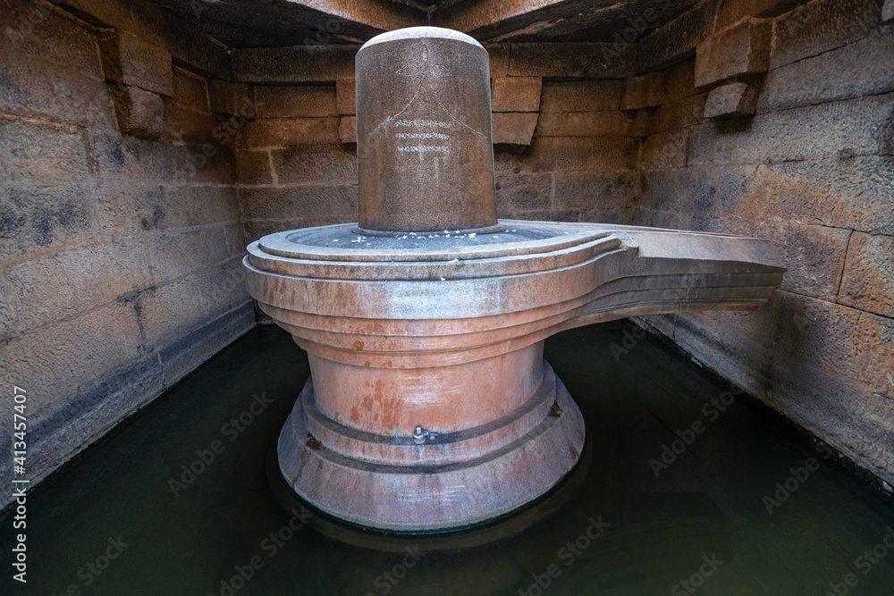 Badavilinga Temple Shrine for Shiva. The Badavilinga Temple in Hampi has the largest monolithic Shiva Linga in Hampi. abstract or aniconic representation of the Hindu deity Shiva. Karnataka, India. Badavilinga Temple Shrine for Shiva. The Badavilinga Temple in Hampi has the largest monolithic Shiva Linga in Hampi. abstract or aniconic representation of the Hindu deity Shiva. Karnataka, India.