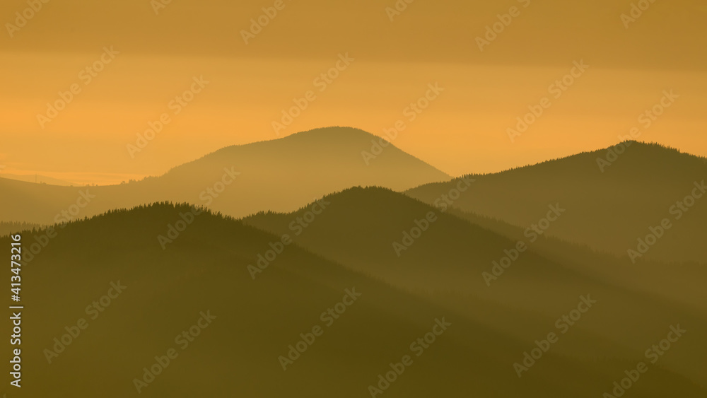 The sun's rays illuminate the mountain tops and the fog at dawn. The sun's rays illuminate the mountain tops and the fog at dawn.